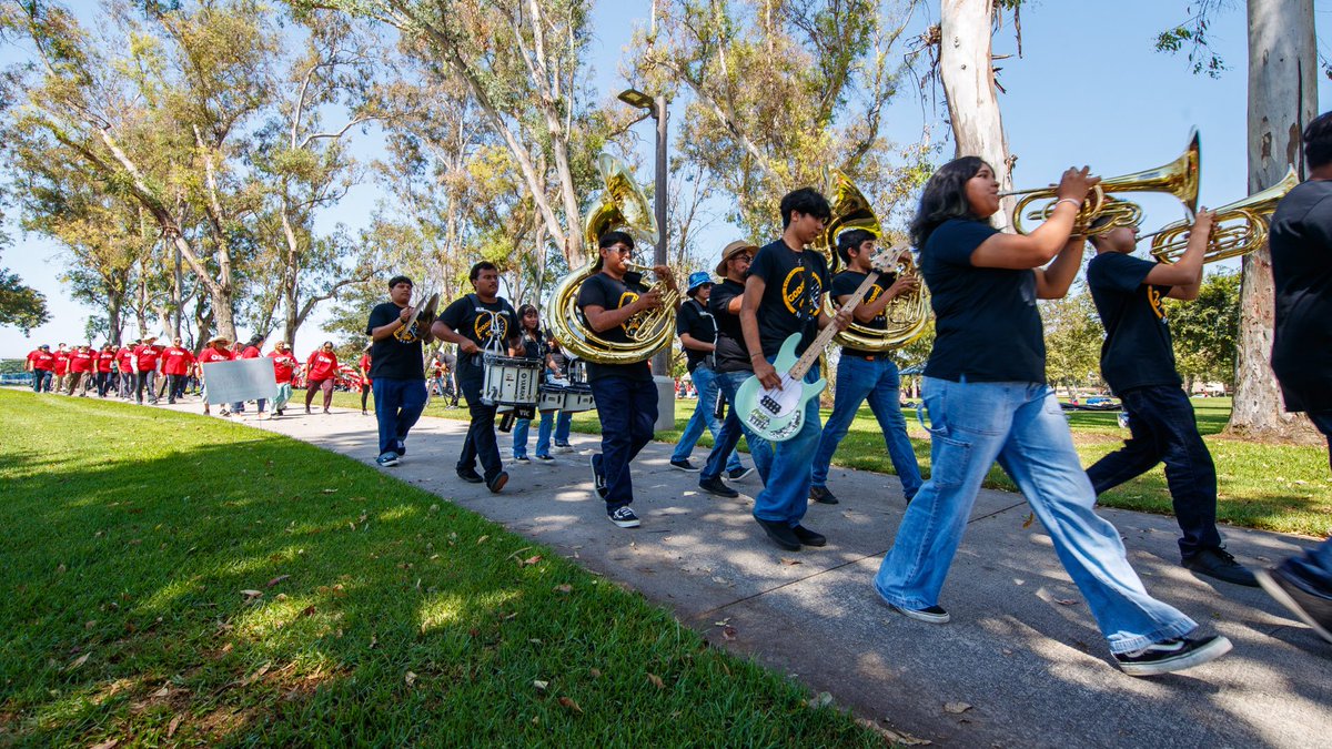 bapslosangeles's tweet photo. Joy. Community. Gratitude.
This past weekend, #BAPSLosAngeles hosted our BAPS Charities #JoyOfOthersWalk in Orange County, in Santa Ana, CA. This year we were proud to support two great organizations doing incredible work; @TGRFound & Saahas for Cause. @bapscharities https://t.co/QMzpvCHfNd