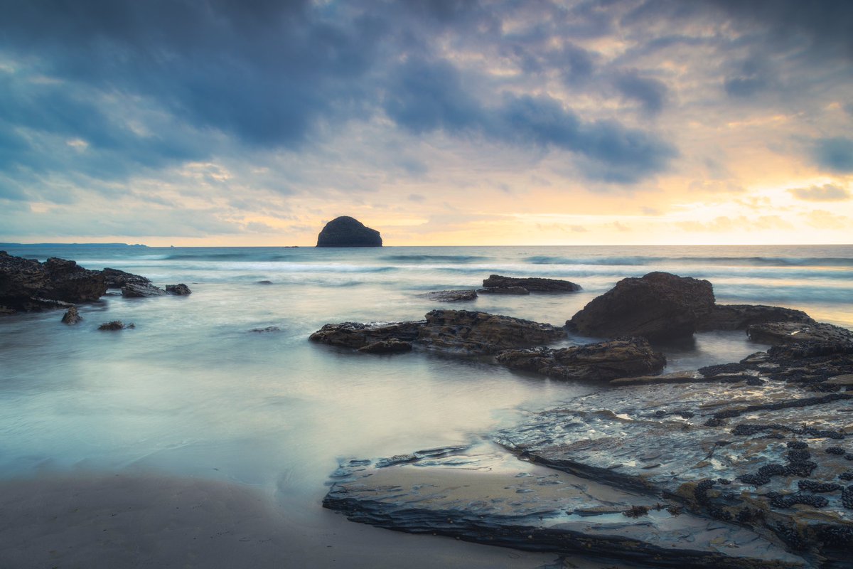 Cornwalloncam's tweet photo. Trebarwith Strand on the North Cornish Coast just a stones throw from Tintagel.
#Cornwall #photography #seascapephotography #longexposurephotography https://t.co/Z3Tva1Abvc