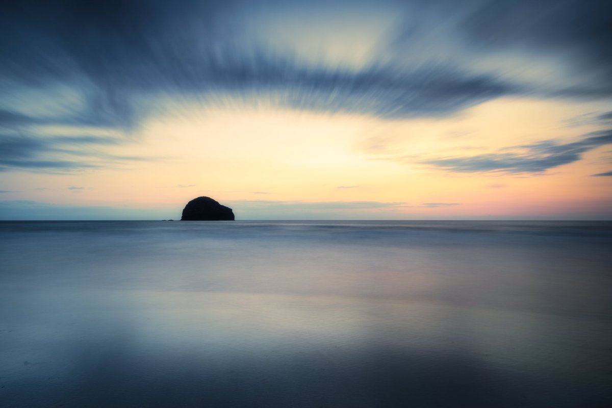 Cornwalloncam's tweet photo. Trebarwith Strand on the North Cornish Coast just a stones throw from Tintagel.
#Cornwall #photography #seascapephotography #longexposurephotography https://t.co/Z3Tva1Abvc