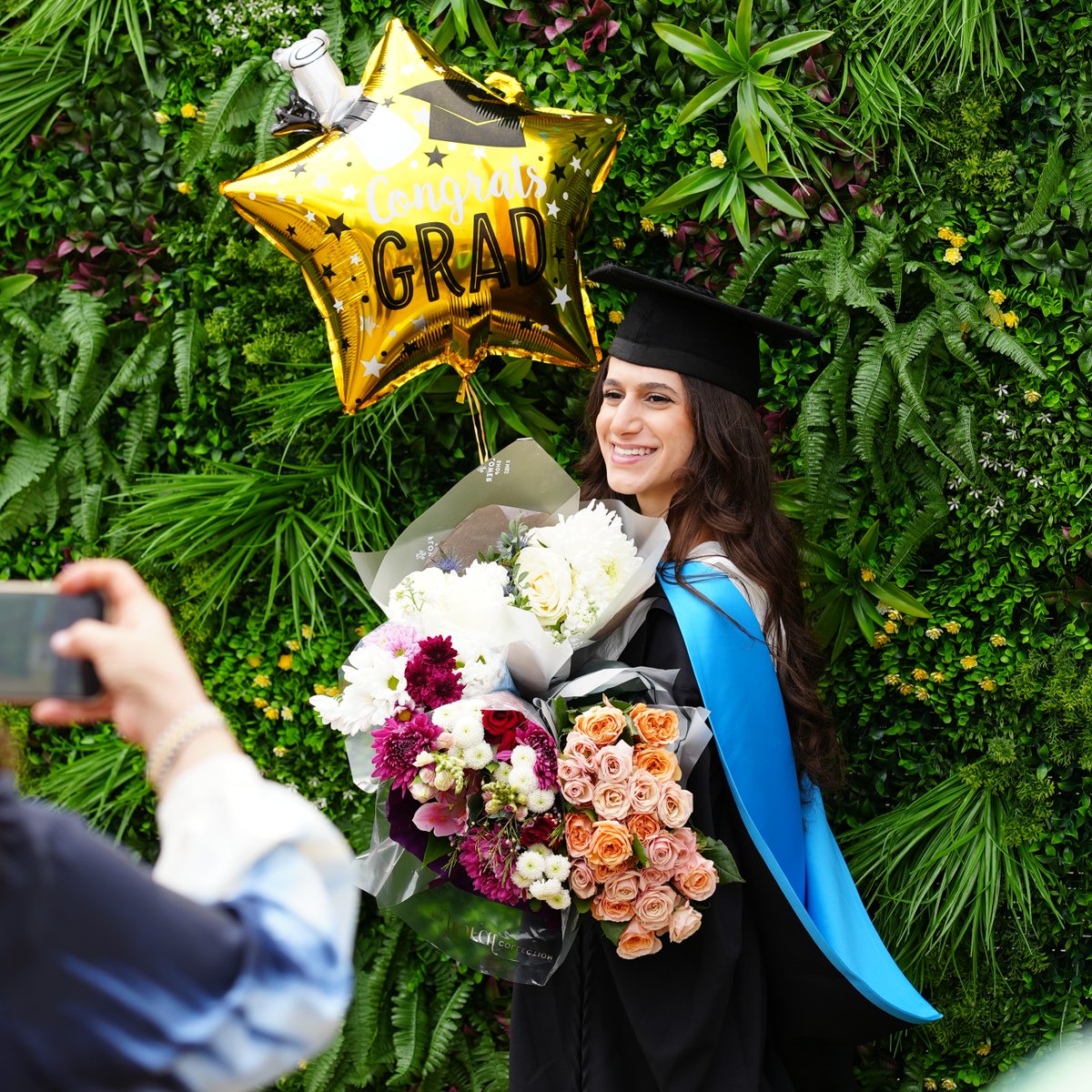uniofwarwick's tweet photo. Day 9 of #WarwickGrad: 🔥 

Congratulations to all of our new graduates from Physics and Life Sciences! https://t.co/coEOj7q7qB