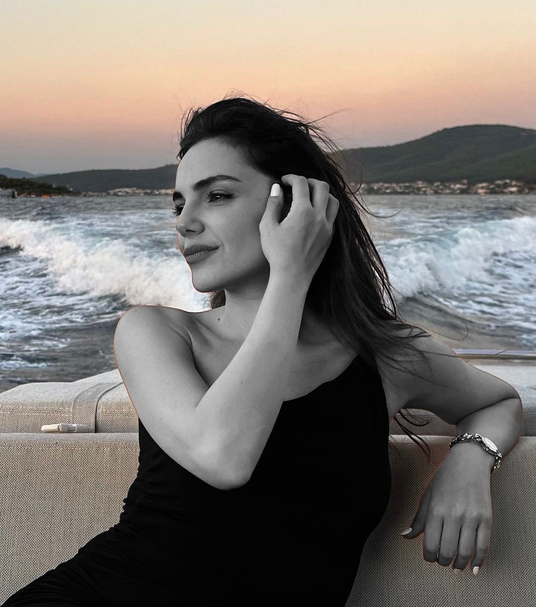 The beauty of the sunset 🌆❤️
#YağmurTanrısevsin