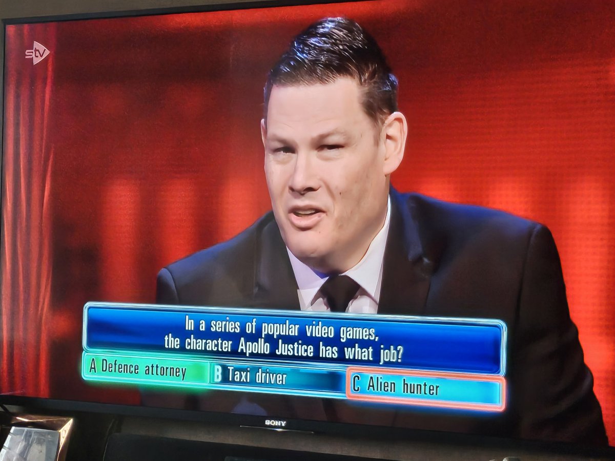 APOLLO JUSTICE: THE ALIEN HUNTER ON THE CHASE