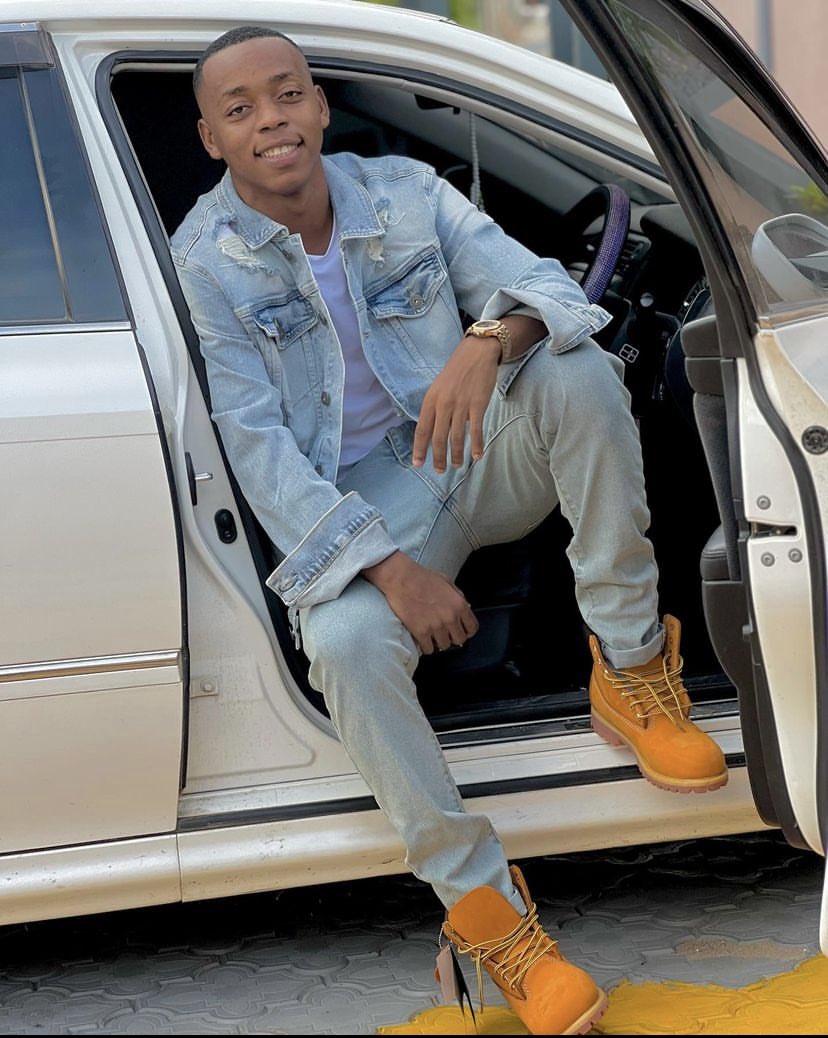 F_Footballers's tweet photo. 1. Thursday Moodboard? Okay! 😎
#Drip #Flyest #Footballers #NbcLeague #TanzaniaPremierLeague 🇹🇿 https://t.co/2QIeMhg1QF