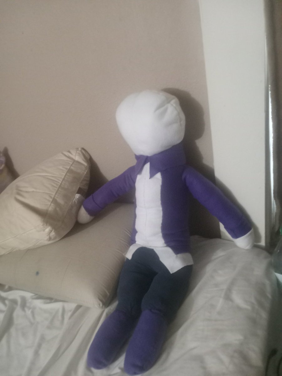 Trissy32040637's tweet photo. Slender noot XD 

I just gotta make his face, and I'll be done for now cause I realized late that I had absolutely no yellow or gold https://t.co/Le2SC05K1x