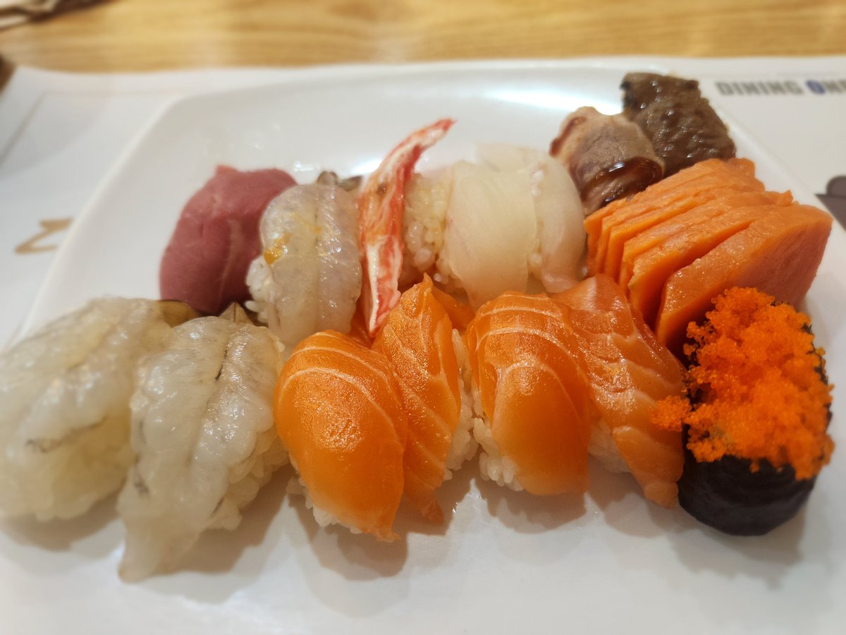 나한테 주는 퇴사선물😅😅
명품은 잘모르니 못사겠고
금장신구를 차자니...이미지가...ㅋㅋ😁
역시 나한테는 먹는게 남는거다유🤣🤣
#초밥 #선물 #맛집 
#맛도리 #냉모밀