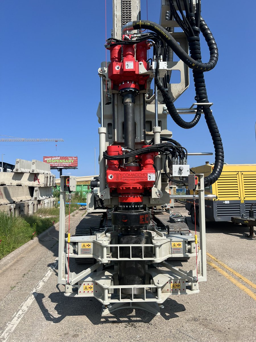 KevinT1213's tweet photo. Comacchio drilling at its finest! Heavy lifting for an MC28HD. 
More pics to follow! #DrillBabyDrill #comacchiodrilling https://t.co/9LqLcyg6Sx