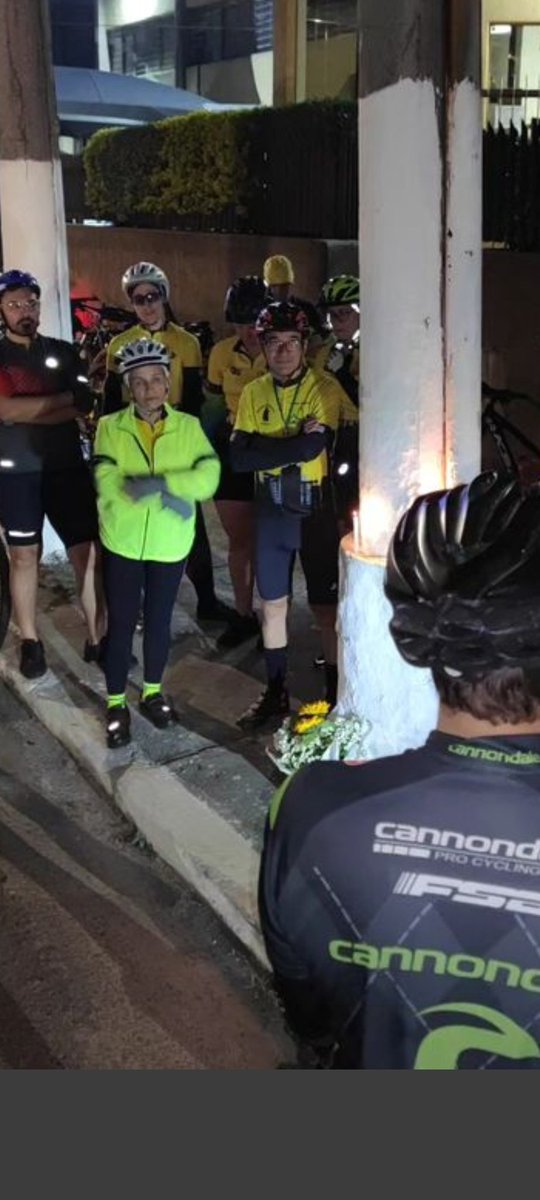 CicloCentro_SP's tweet photo. FATALIDADE ou PÉSSIMO STREET DESIGN?

A morte de nosso colega Wilson do #PEDALdoCENTRO após queda causada por grelhas na r. Borges de Figueredo, Mooca expõe como nossas vias são desenhadas somente p/carros.
Condolências a família e amigos.

#AsfaltoNovo #NaoFoiAcidente https://t.co/ZkuMlALhRL