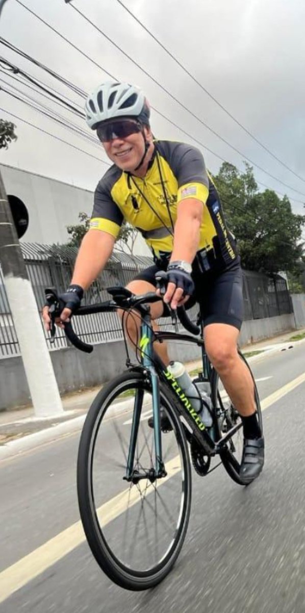 CicloCentro_SP's tweet photo. FATALIDADE ou PÉSSIMO STREET DESIGN?

A morte de nosso colega Wilson do #PEDALdoCENTRO após queda causada por grelhas na r. Borges de Figueredo, Mooca expõe como nossas vias são desenhadas somente p/carros.
Condolências a família e amigos.

#AsfaltoNovo #NaoFoiAcidente https://t.co/ZkuMlALhRL
