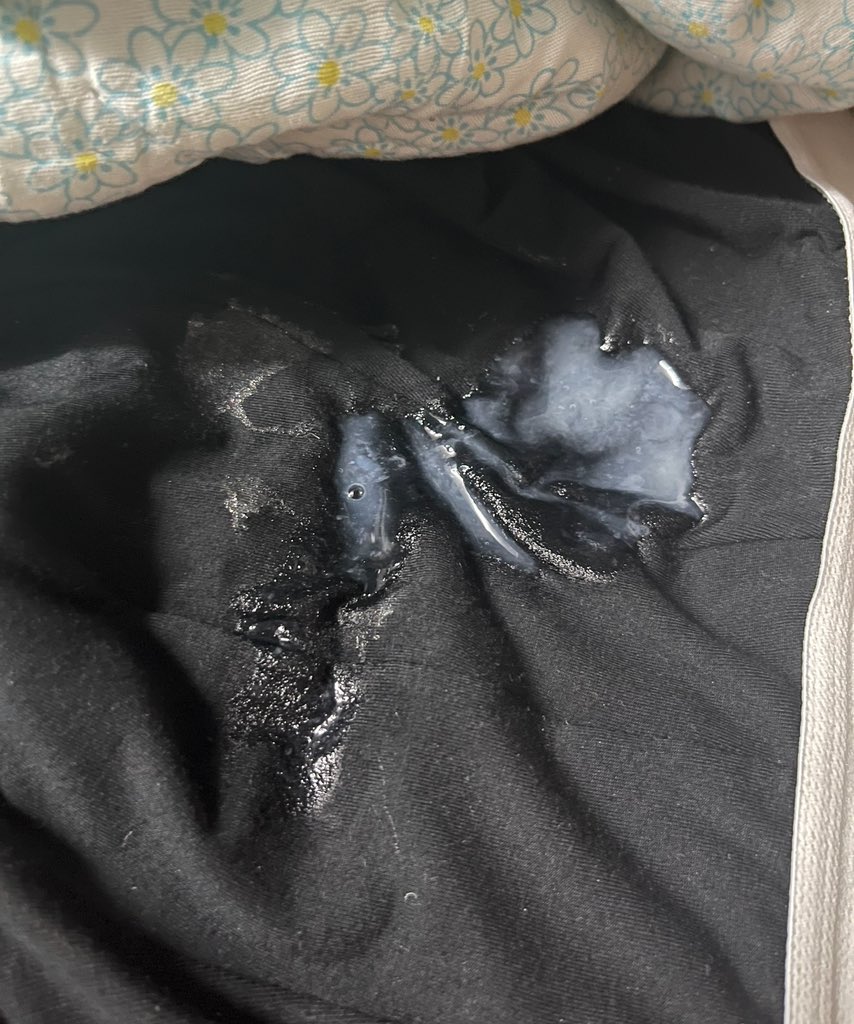 想吃吗sb们 还不快跪下来舔！你爹的原味内裤！#SM #S #反差 #奴 #内裤 #白袜 #精子