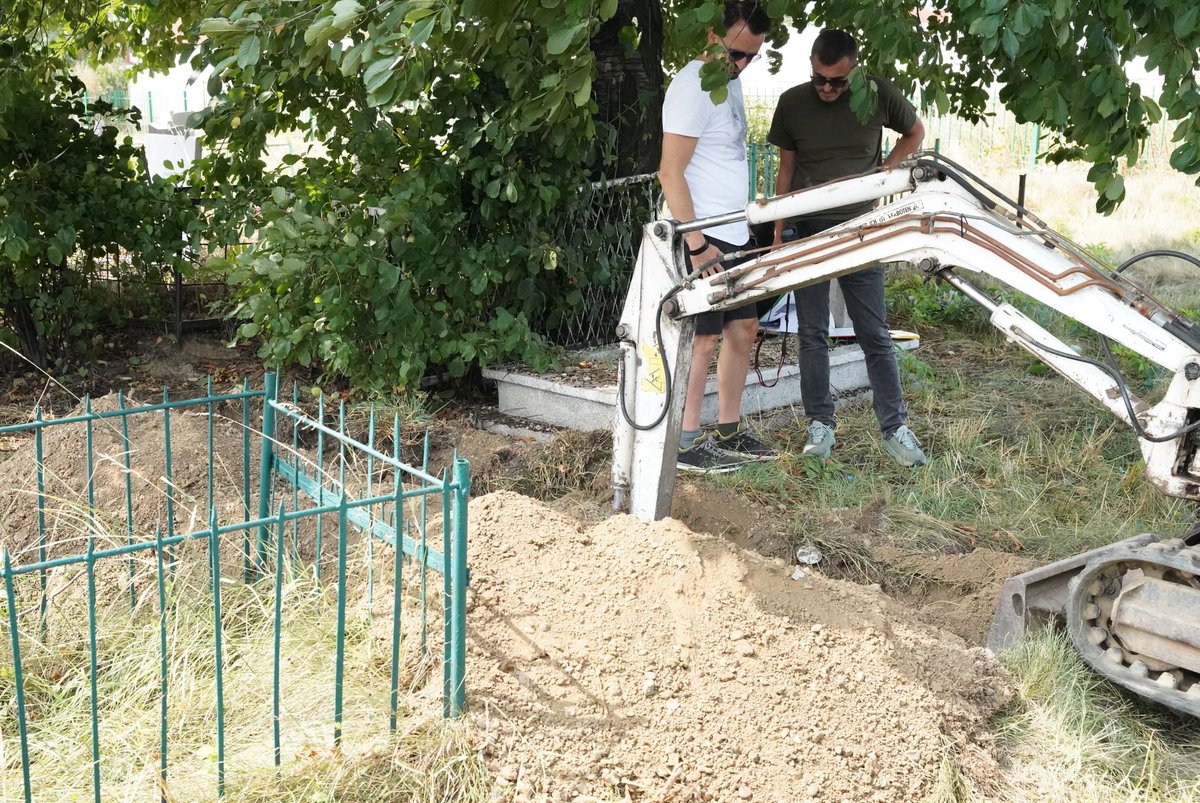 #EULEX supports our partners at the Kosovo Institute of Forensic Medicine in their efforts to shed light on the fate of missing persons. Our experts work alongside IFM by offering expertise and advice in the search, exhumation &amp; identification of victims of the Kosovo conflict