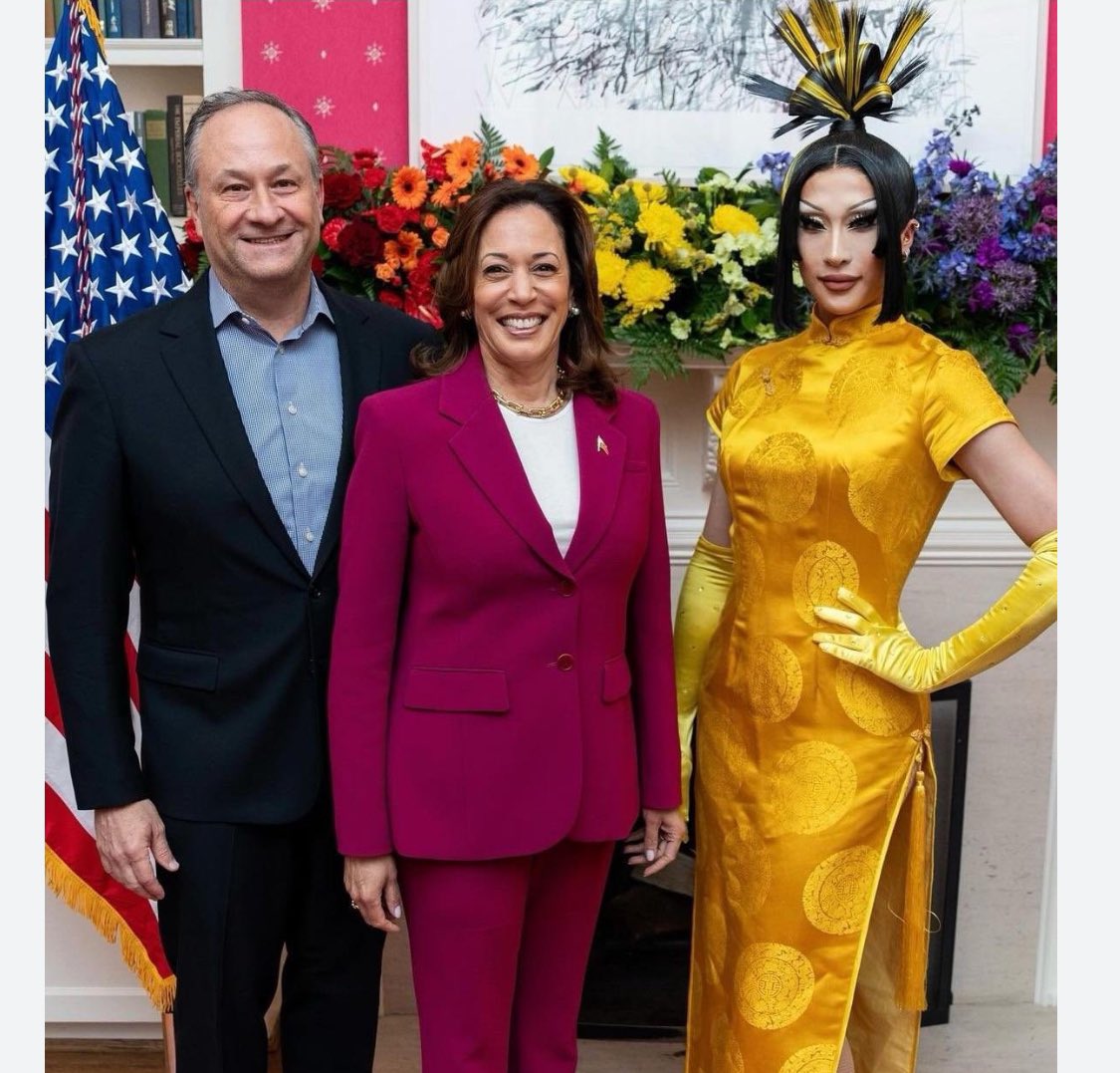 ericlejeng's tweet photo. [random] but @kamalaharris has met both the Queen and the President of Taiwan - quite a significant thing for my people (@66wind99 &amp; @ChingteLai) https://t.co/FV3hrqILaJ