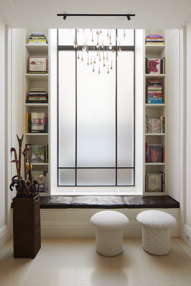 SHHArchitects's tweet photo. This large frosted-glass window connects the ground and first floors, allowing light to flood the stair landings on both levels. Framed by bookshelves and comfy seating, it creates a cosy reading nook.

#shhlondon #architecture #familyhome #residential #architects https://t.co/PdPVLLTIWh