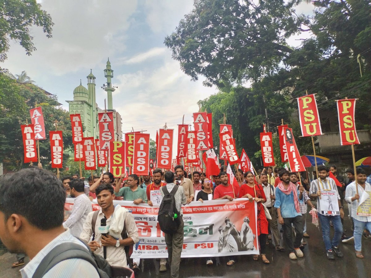 AISA_tweets's tweet photo. Solidarity march for #Bangladesh🇧🇩 students movement towards Bangladesh high commission in Kolkata!

AISA - AIDSO - AISF - PSU

#Quota_Reform_Movement https://t.co/xU3sTY9Zx3
