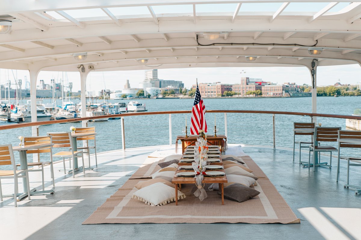 How cute and chic is this top-deck picnic setup? 😍

🍽️ Baltimore Picnic Co.
📸 Amy M Photography

#watermarkjourneys #yacht #luxurypicnic