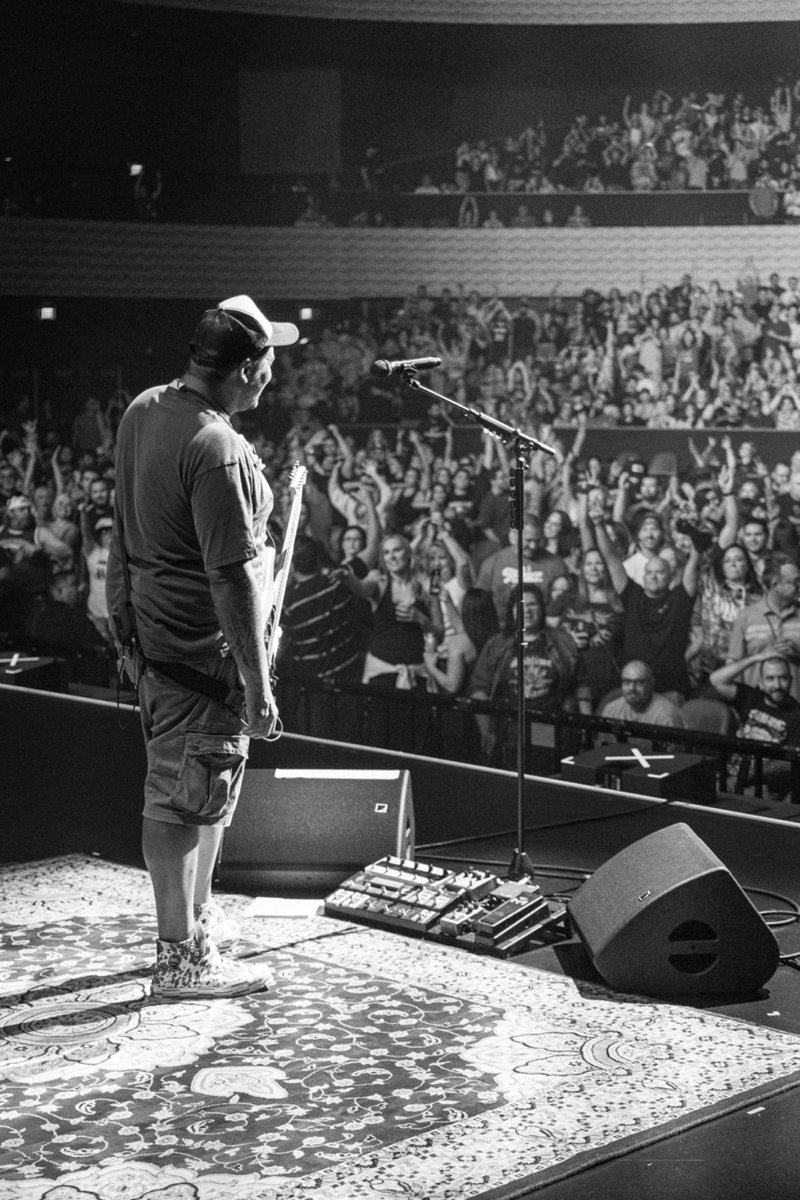 2 shows coming up for the weekend 🤘
TONIGHT - Stamford, CT with our boys <a href="/kingfalconband/">kingfalconband</a> 
Saturday, 7/27 - Costa Mesa, CA for the OC Fair