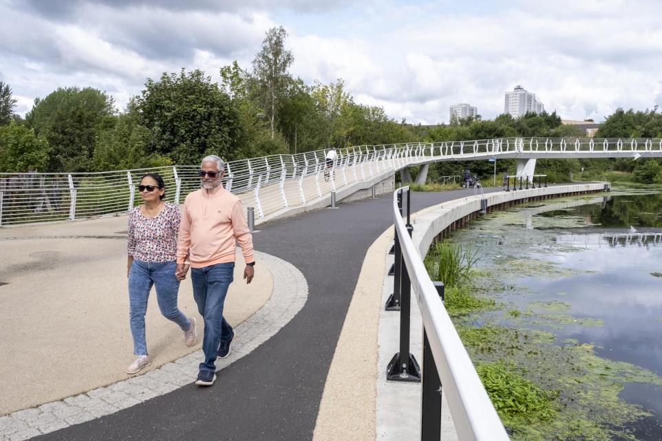 🗨"It’s truly extraordinary to see how people living and working across Glasgow have embraced Stockingfield Bridge over the last two years."

🚶‍♂️Glasgow's Stockingfield Bridge marks new journey milestone.
