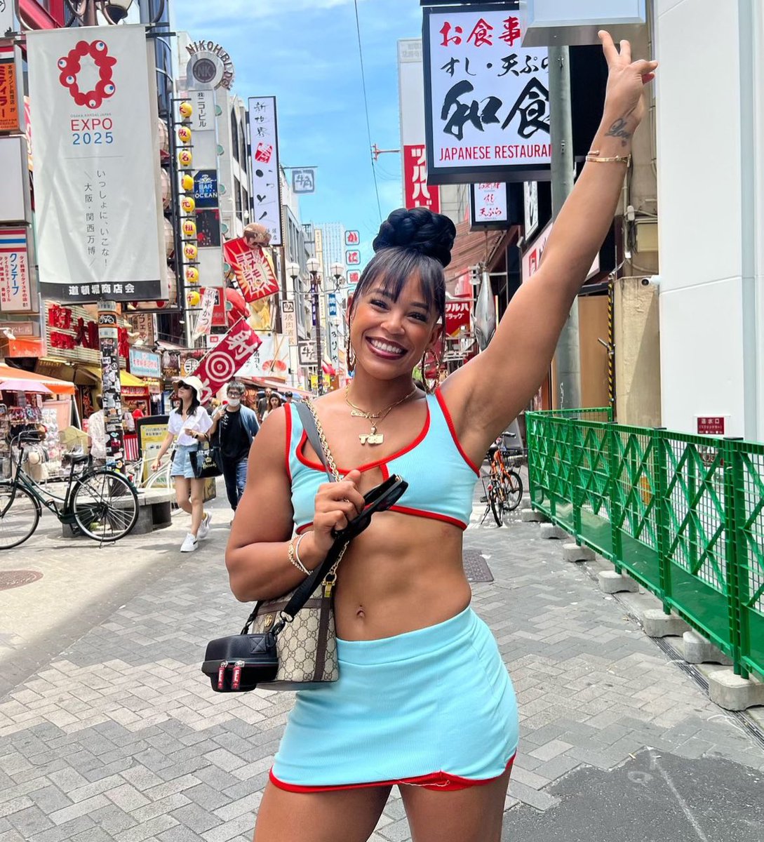 robbelair's tweet photo. Bianca Belair ladies and gentlemen 😍 https://t.co/wgsaTI5Biz