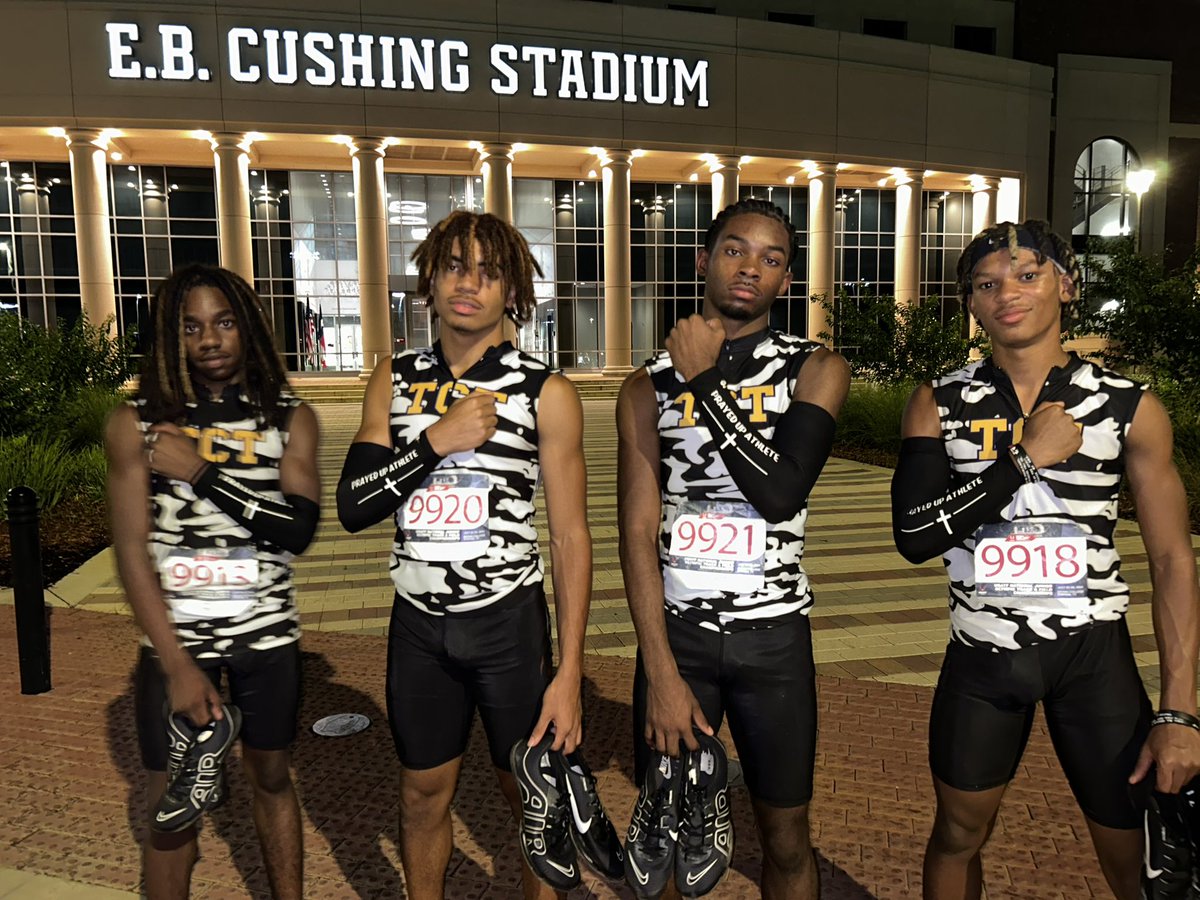 JaysonSmith2210's tweet photo. 4x1 team came through during the Junior Olympics prelims with a National Title 🔥🔥🔥 we ran a 42.48 now waiting for the final’s Saturday https://t.co/0NVKvZpIVw