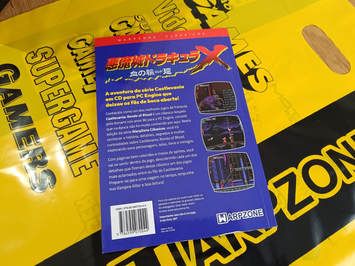 WarpZoneMe's tweet photo. Esse ano vamos ter alguns lançamentos durante o #RETROCON e esse daqui é um deles. É o novo livro da coleção WarpZone Clássicos, desta vez a homenagem vai para Castlevania: Rondo of Blood. Posso adiantar? TA LINDO ♥️ (continua...)

#Retro #Retrogame #Castlevania #Videogame #Konami #WarpZone