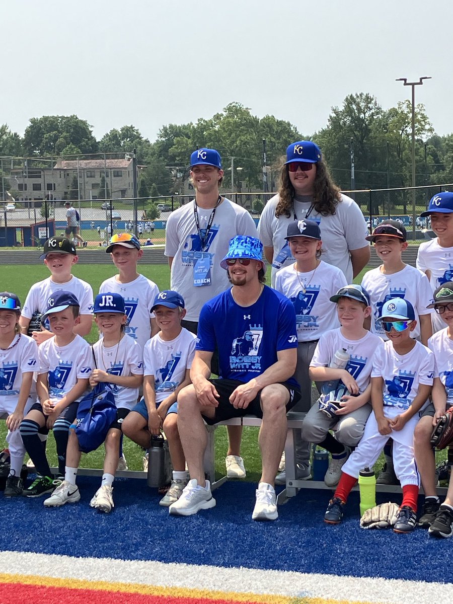 vgregorian's tweet photo. Lots of smiles for BWJ, including the youngster in the JR./7 hat https://t.co/IssOnMGONO