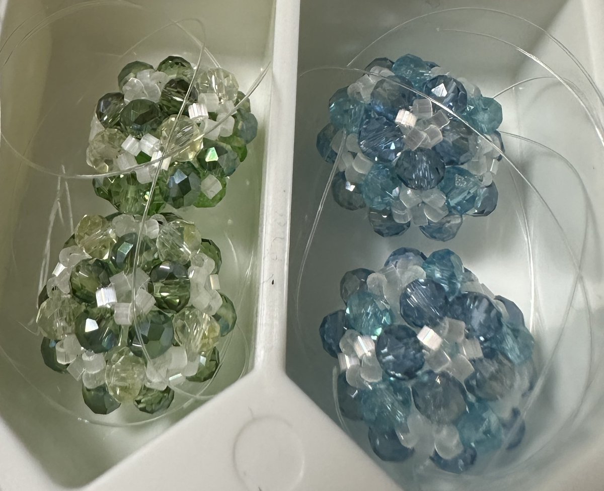 ものすごく久々にビーズやったら指が震えて大変だったけど笑とても楽しかったです😊