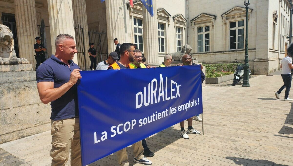 iciorleans's tweet photo. Duralex : le jour J pour la verrerie devant le tribunal de commerce d'Orléans
➡️ https://t.co/g5aZ7pK4np https://t.co/bQqIrDjWqR