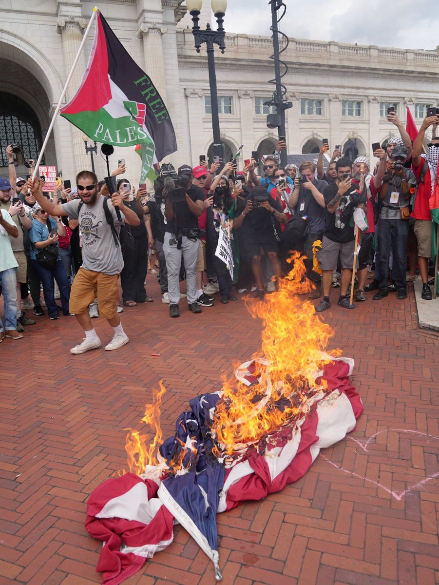JacksonOPark's tweet photo. @VP You support these people. https://t.co/3RKgAiSuvS
