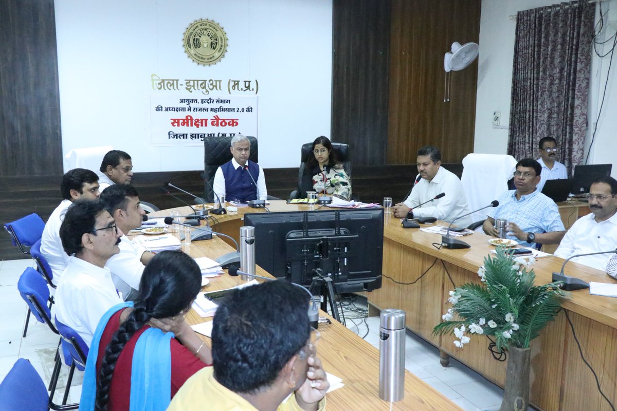 comindore's tweet photo. *संभागायुक्त श्री दीपक सिंह ने झाबुआ में राजस्व महाअभियान 2.0 की समीक्षा की.
राजस्व न्यायालयों का किया निरीक्षण और अधिकारियों की बैठक लेकर राजस्व प्रकरणों के निराकरण की समीक्षा की.
RM - https://t.co/UVXEaXhtUr
#indore
#jhabua
#planatation
@CMMadhyaPradesh
@mprevenuedeptt https://t.co/Iurnu9ARFt