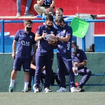 cristobalocon's tweet photo. ℹ️ Alfonso Vera y Miguel Ángel González, sin equipo a 25 de julio.

- @Alfonsovq4 y @MiguelGlezz4 coincidieron en el banquillo del Torre del Mar hace algunas temporadas.

- El banquillo del @VELEZCFoficial será una de las grandes opciones. https://t.co/tQgdlfrewj
