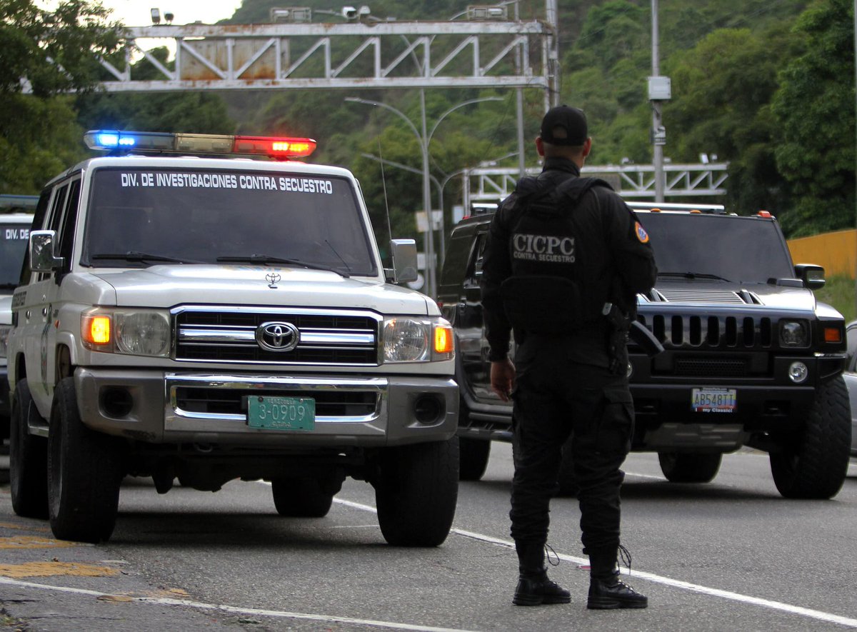 Durante su mensaje al pueblo venezolano, el Pdte. <a href="/NicolasMaduro/">Nicolás Maduro</a> destacó la importancia de las 7 Transformaciones rumbo al 2030 e hizo especial énfasis en la 3ra de ellas, que busca consolidar la seguridad ciudadana, la convivencia y la defensa nacional.

#PaLanteEsPaAllá