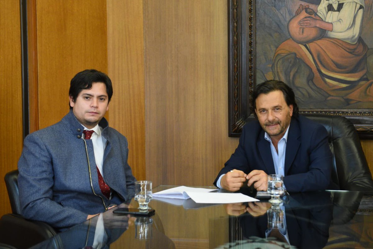 Me reuní con el intendente de Tartagal,<a href="/FranquitoHB/">Franquito Hernández Berni</a>, con quien definimos en el corto y mediano plazo las obras prioritarias para el municipio. Además, realizamos un respaso de las obras ya terminadas, las que están en ejecución y las que están proyectadas. 

Desde el Gobierno