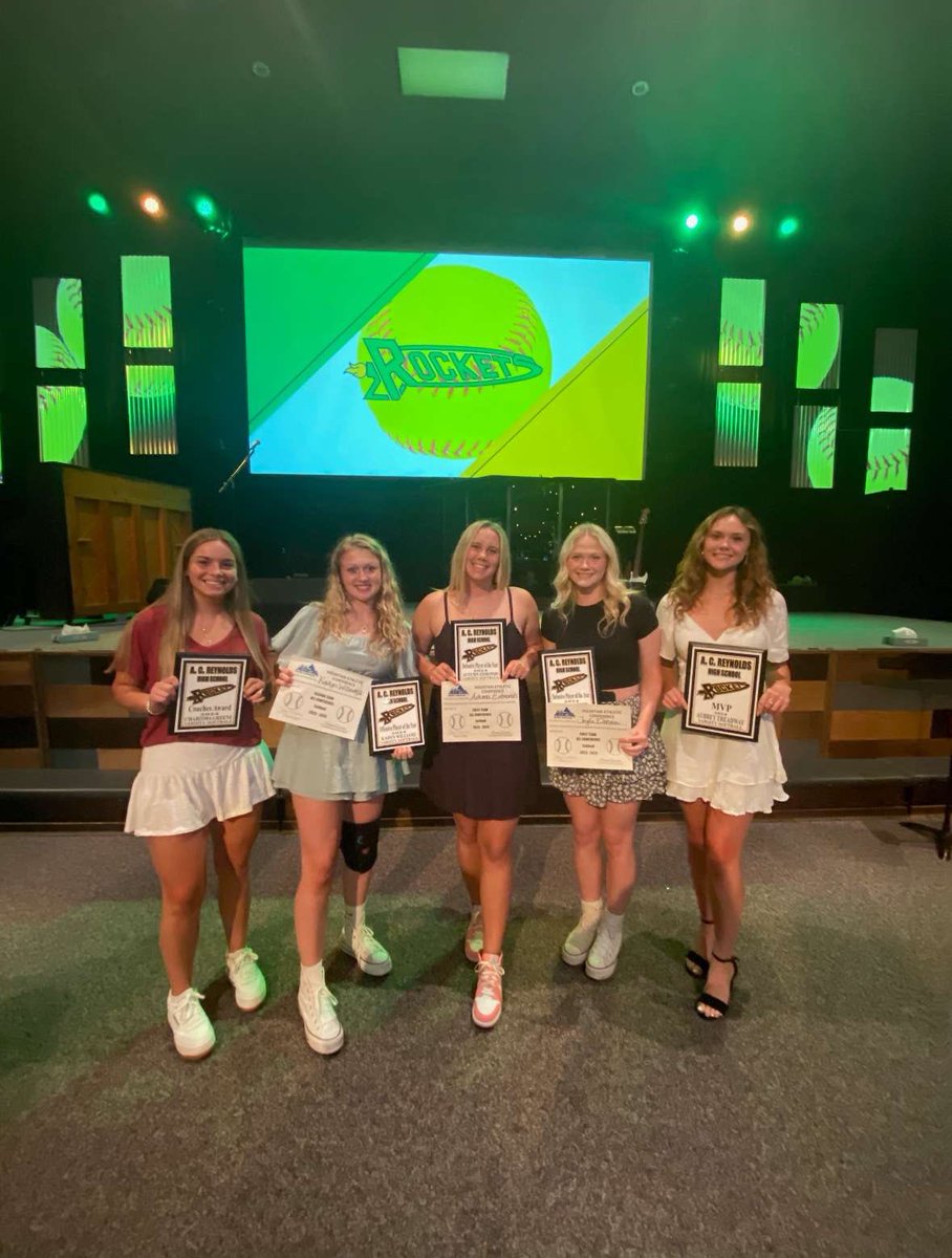 Ac3edm0nds's tweet photo. Little recap of school ball season!! Miss these girls and can’t wait to play along side them one last time next season! 

BA: .377
OBP: .473
RBI: 20 
FP: .951

1st Team all Conference 
Defensive Player of the Year https://t.co/VTAY6UodgC