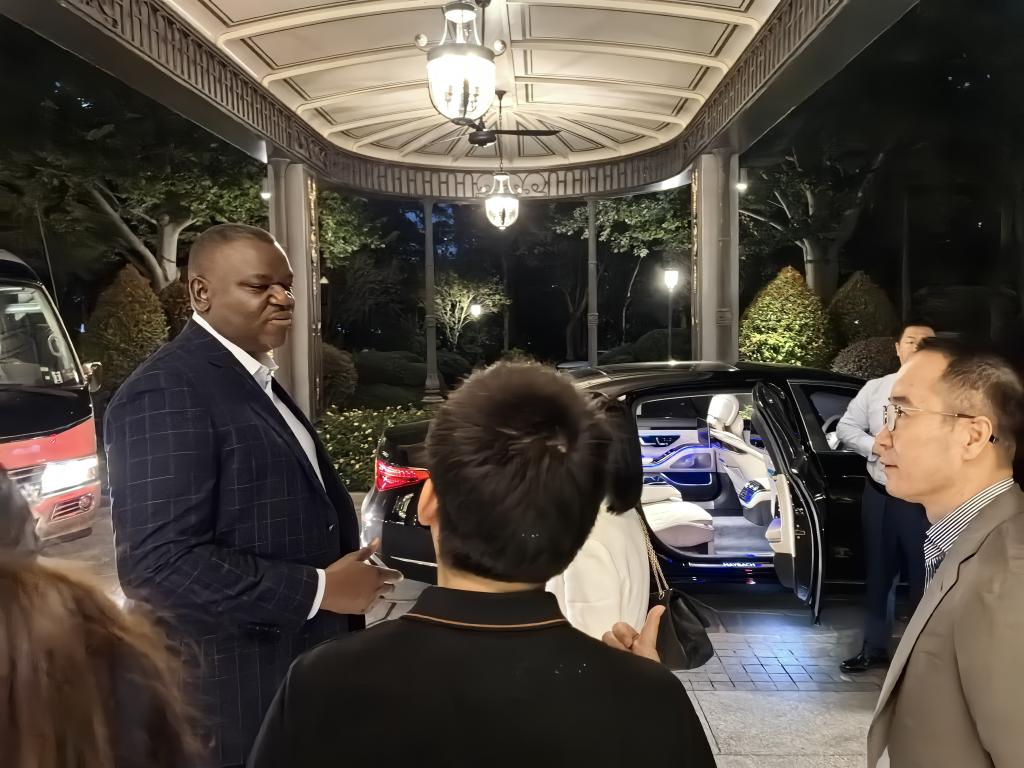 Minptnrdc's tweet photo. Le Ministre des Postes, Télécommunications et Numérique, Son Excellence Augustin Kibassa Maliba est arrivé ce jeudi 25 juillet 2024, en #ChineseCulture où il doit participer au Forum sur la coopération numérique sino-africaine. (1/3) https://t.co/V3DaE27NMc