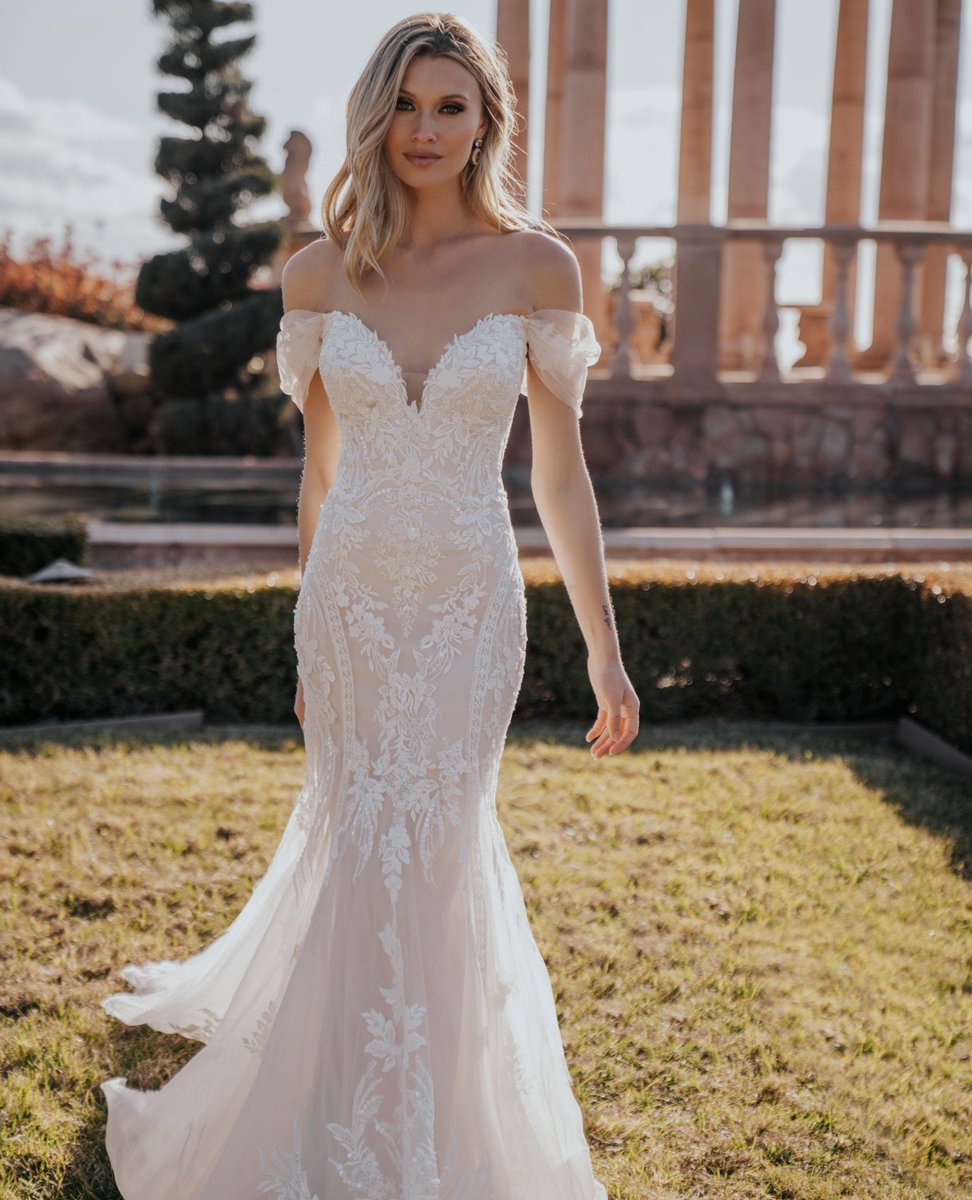 Check out our latest arrival, a curve-hugging, off-shoulder sheath gown lavishly adorned with symmetrical pearled beadwork and glistening sequined appliques. Don't miss out on this flawless gown! Call the Starlet stylists at (707) 544-0334 or book online!
l8r.it/g0TC