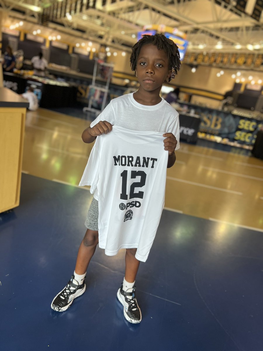 __lexxc1's tweet photo. My boys at camp today kicking it with @JaMorant @ProCamps @caresource https://t.co/DOQCQ6zNdu