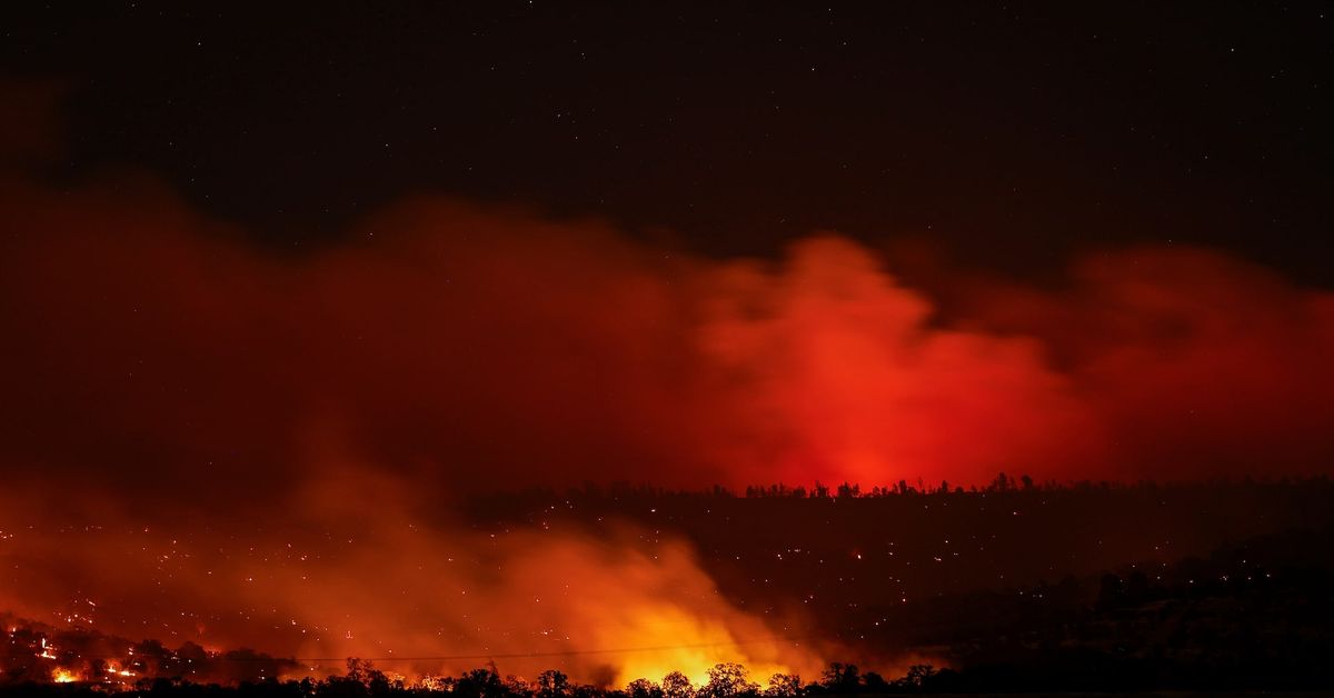 Pacific Northwest wildfires force evacuations, smoke chokes swaths of US reut.rs/3LEUD6A