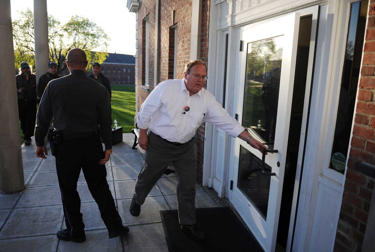 Donna_In_Heaven's tweet image. #SandyHook FALSE REALITY #WiresProject #EstablishedPattern &quot;They&quot; create BOTH characters to hate and characters to love.  
It is what it is called!  
FALSE REALITY
That&apos;s what the material evidence supports.  
Belief and thoughts, when it comes to 🐂💩 
are actually meaningless!