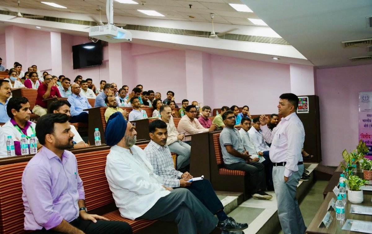 SJHDELHI's tweet photo. A #FinancialAwarenessProgramme was organised by @SEBI_India in @SJHDELHI for Faculties & staff. Speakers from SEBI, BSE & AMFI discussed various important aspects of savings & investments, power of compounding. Dr PS Bhatia AMS emphasised on the importance of financial literacy. https://t.co/s2TIpe9nad