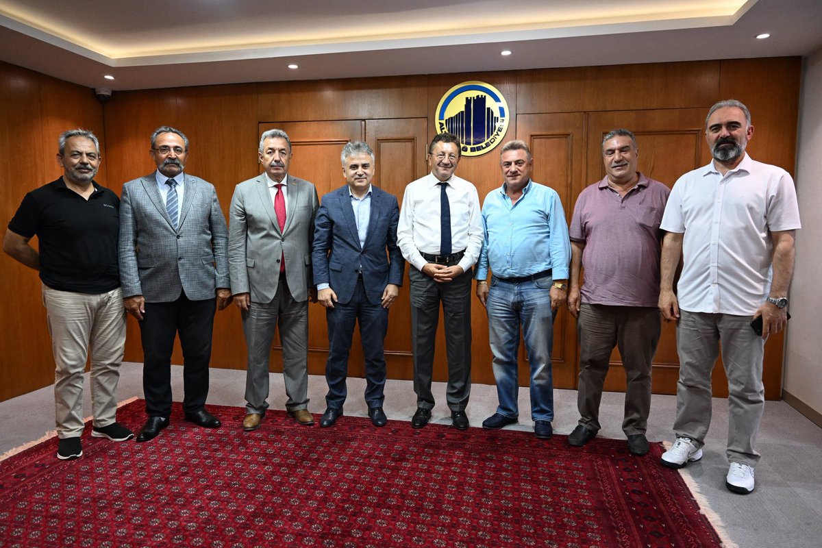 Ankara Amatör Spor Kulüpleri Federasyonu Başkanı Sn. Murat Kandazoğlu ve heyetini belediyemizde misafir ettik.

Nazik ziyaretleri için kendilerine teşekkür ediyorum.