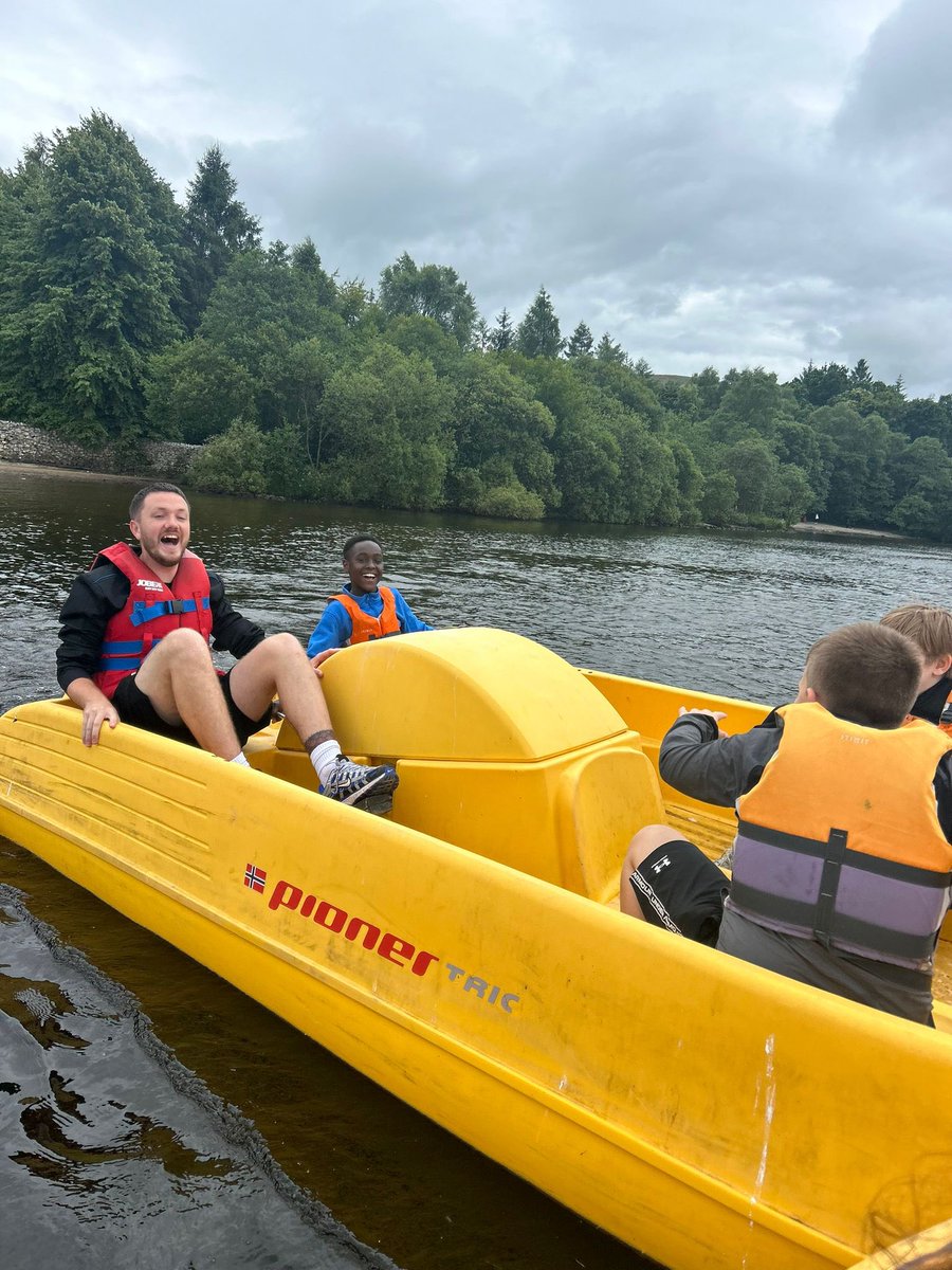 MarkKingRCF's tweet image. 🗓️DAY 12🗓️
KSS PARTNERS SUMMER PROGRAM 

Train to Balloch 🚂
Pedal Boats on the Loch ⚓️🚤
Chippy for lunch 🍟🐟

@KnightswoodSec 
@RFC_Charity 
@Mollie_FARE 
@FARE_Scotland 
@GlasgowNWPolice 
@jamie57539237 
@KSS_Partners