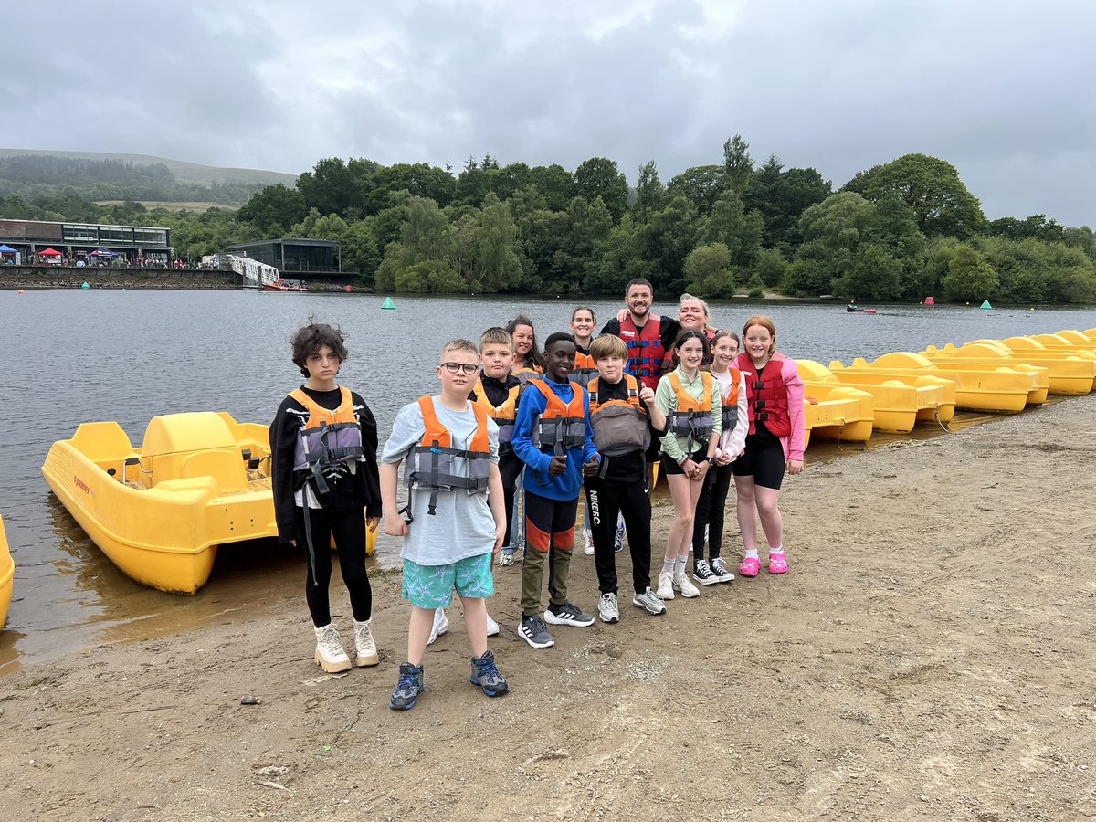 MarkKingRCF's tweet image. 🗓️DAY 12🗓️
KSS PARTNERS SUMMER PROGRAM 

Train to Balloch 🚂
Pedal Boats on the Loch ⚓️🚤
Chippy for lunch 🍟🐟

@KnightswoodSec 
@RFC_Charity 
@Mollie_FARE 
@FARE_Scotland 
@GlasgowNWPolice 
@jamie57539237 
@KSS_Partners