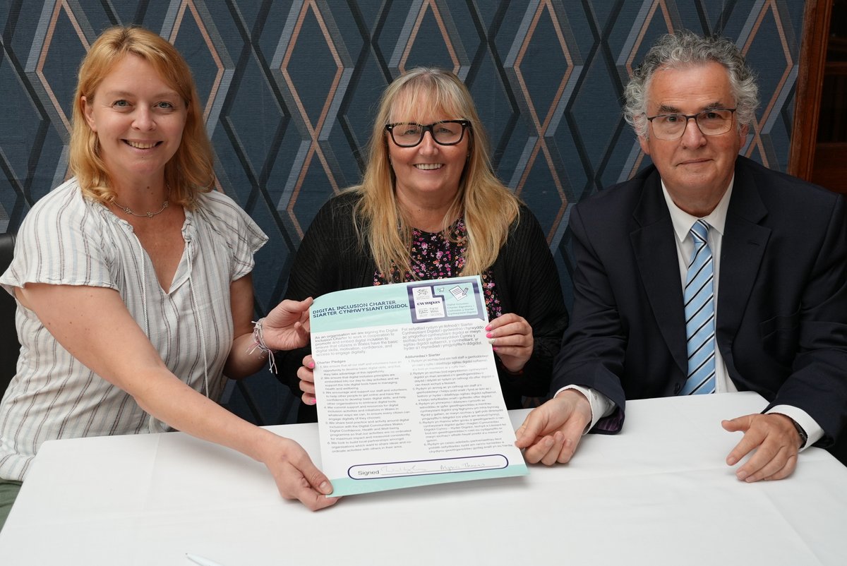 Llais_Wales's tweet photo. Llais signs the Digitial Inclusion Charter, joining the Digital Inclusion Alliance (DIAW). 

Being a member of the Alliance represents an opportunity to shape the delivery of an initiative that inspires digital inclusion action. 

For more:
https://t.co/efs5WSd7IB

#DIAW https://t.co/O45T7jV9YU