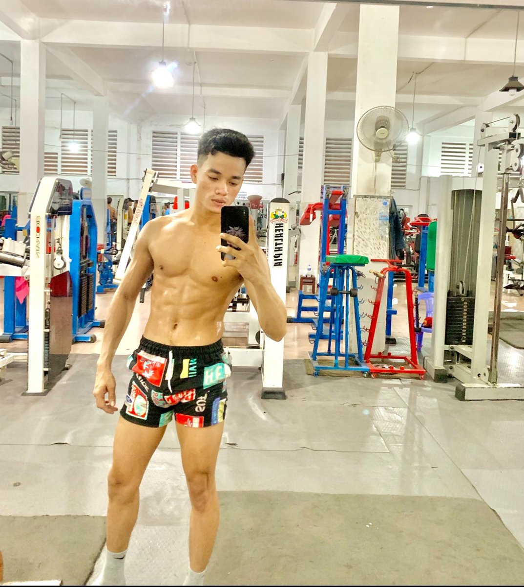 PuSam155384's tweet photo. Lonely Boy 🇰🇭 https://t.co/5CUP4U9Bif