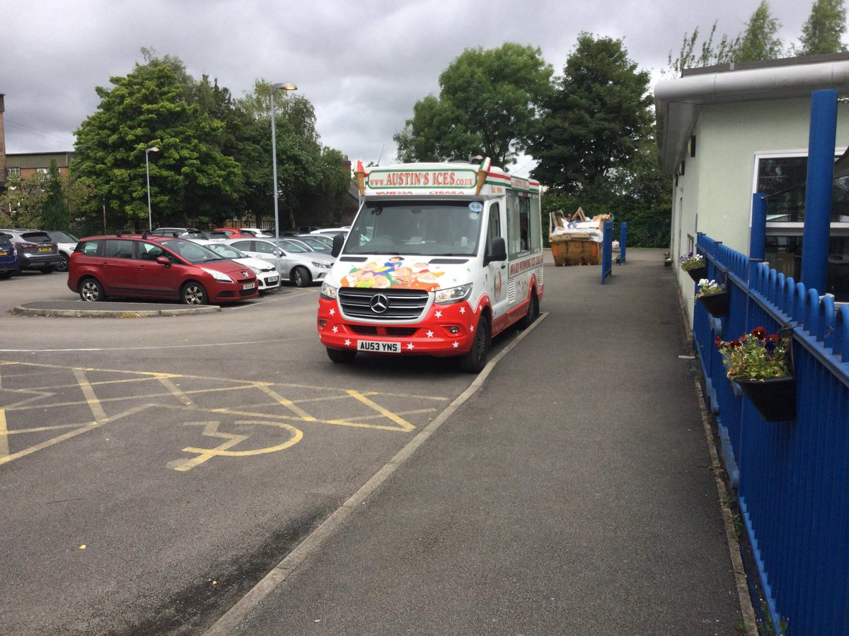A little treat for the pupils of Lyndhurst’s today <a href="/TrustVictorious/">Victorious Academies Trust</a> <a href="/austinsices/">Austin's Ices</a>