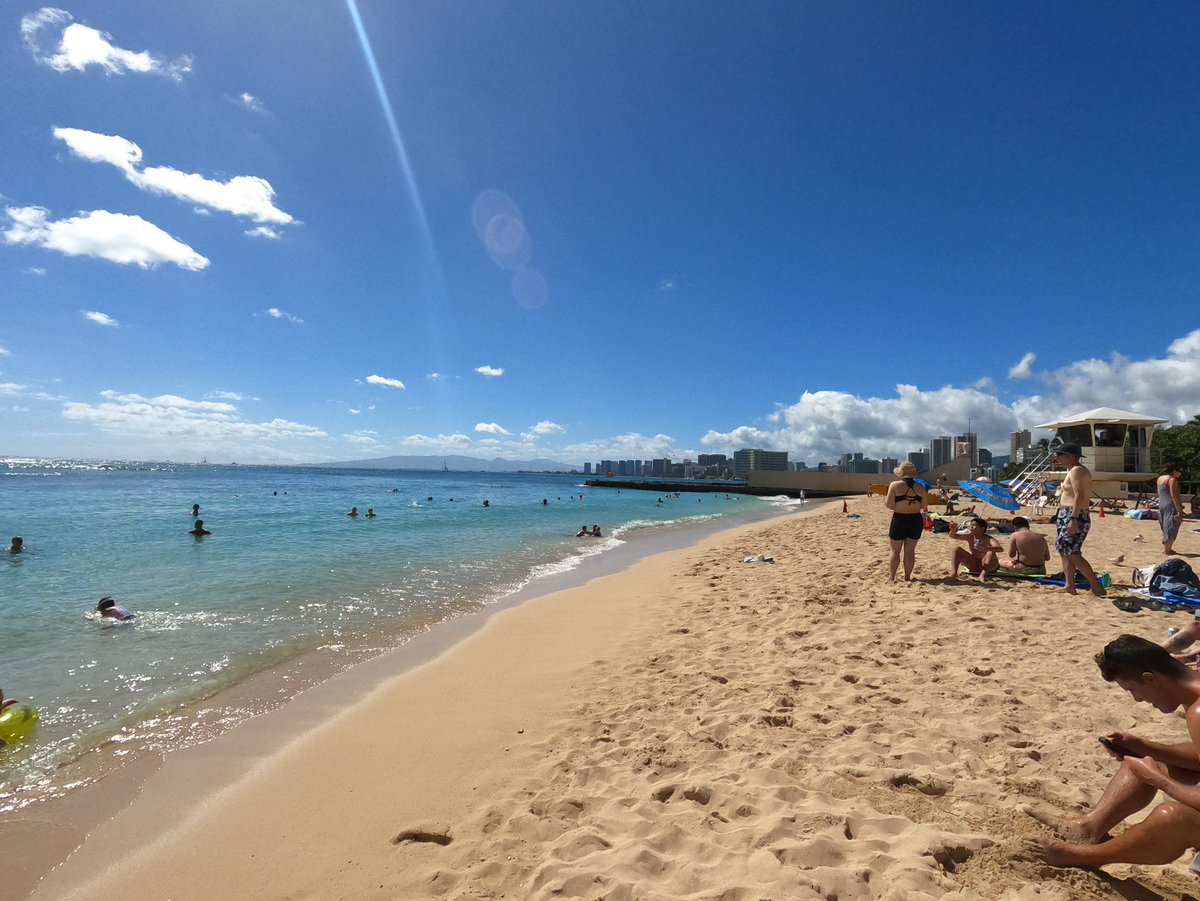 hawaii_isla808's tweet photo. The Kaimana Beach Hotel and Hau Tree at Kaimana Beach in Oahu, Hawaii 🌺☀️🏝️🍹🍽️📸🌴🤙🏼❤️🏖️🤟🏼🌸💥 #hawaii #waikiki #honolulu #oahu #hautree #kaimanabeach #kaimanabeachhotel https://t.co/XbXvRpmzr0