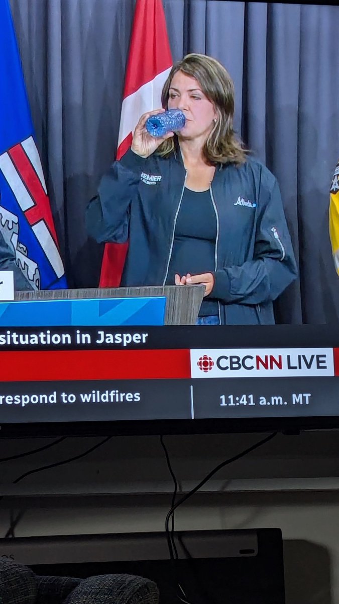 The irony of Premier Danielle Smith drinking out of a single use plastic water bottle during this press conference while she cries tears over the damaging effects of climate change is KILLING ME. Destruction is refreshing, I guess .