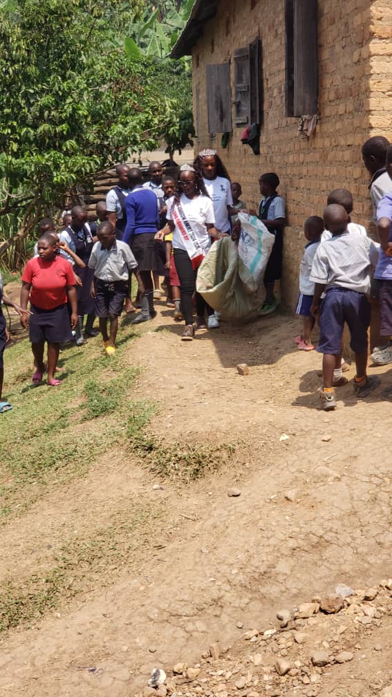 Shadiah Bany Ampuriire (@banyshadiah) on Twitter photo And yes we showed these students examples of how we can keep our Environment clean by picking up everything that wasn't green on the school compound..
<a href="/abbiegift6/">Abigail kirabo</a> <a href="/BakiriraShallon/">Bakirira Shallon</a> <a href="/misstourismUga/">MISS TOURISM UGANDA-PA</a> <a href="/MinofHealthUG/">Ministry of Health- Uganda</a> <a href="/AnkoleCrown/">Miss Tourism Ankole π</a> <a href="/lugya_ivan/">Ivan Lugya</a> <a href="/zakialucky11/">Zakia Lucky</a> And yes we showed these students examples of how we can keep our Environment clean by picking up everything that wasn't green on the school compound..
<a href="/abbiegift6/">Abigail kirabo</a> <a href="/BakiriraShallon/">Bakirira Shallon</a> <a href="/misstourismUga/">MISS TOURISM UGANDA-PA</a> <a href="/MinofHealthUG/">Ministry of Health- Uganda</a> <a href="/AnkoleCrown/">Miss Tourism Ankole π</a> <a href="/lugya_ivan/">Ivan Lugya</a> <a href="/zakialucky11/">Zakia Lucky</a>