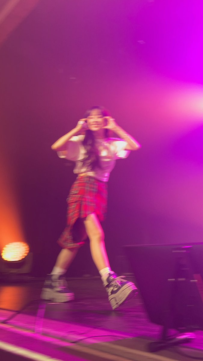 tayloona truther tweet media