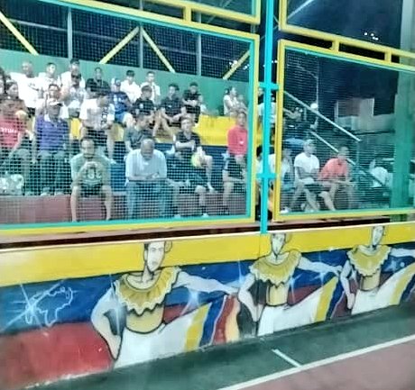 ¡TUPAMARO ES DEPORTE!

Desde el Edo <a href="/LaGuaira_MRT/">TUPAMARO LA GUAIRA</a> en la cancha de Guanape parroquia la Guaira se dió inicio al torneo de Futsal Copa "TUPAMARO es el Barrio" En honor al Comandante Hugo Chávez🏆 #TupamaroConNico

𝕍𝕆𝕋𝔸 𝕋𝕌ℙ𝔸𝕄𝔸ℝ𝕆🔴⚫
Arriba y a la izquierda <a href="/NicolasMaduro/">Nicolás Maduro</a>
