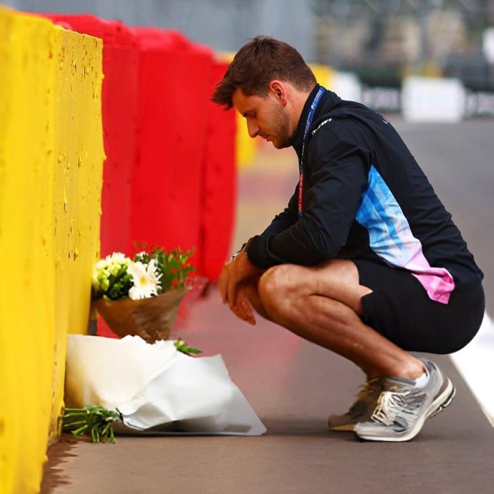 TearOffFR's tweet photo. On ne t'oublie pas Anthoine 🕊️💜

#F1 #BelgianGP #AH19 https://t.co/EJQOgJIHdG